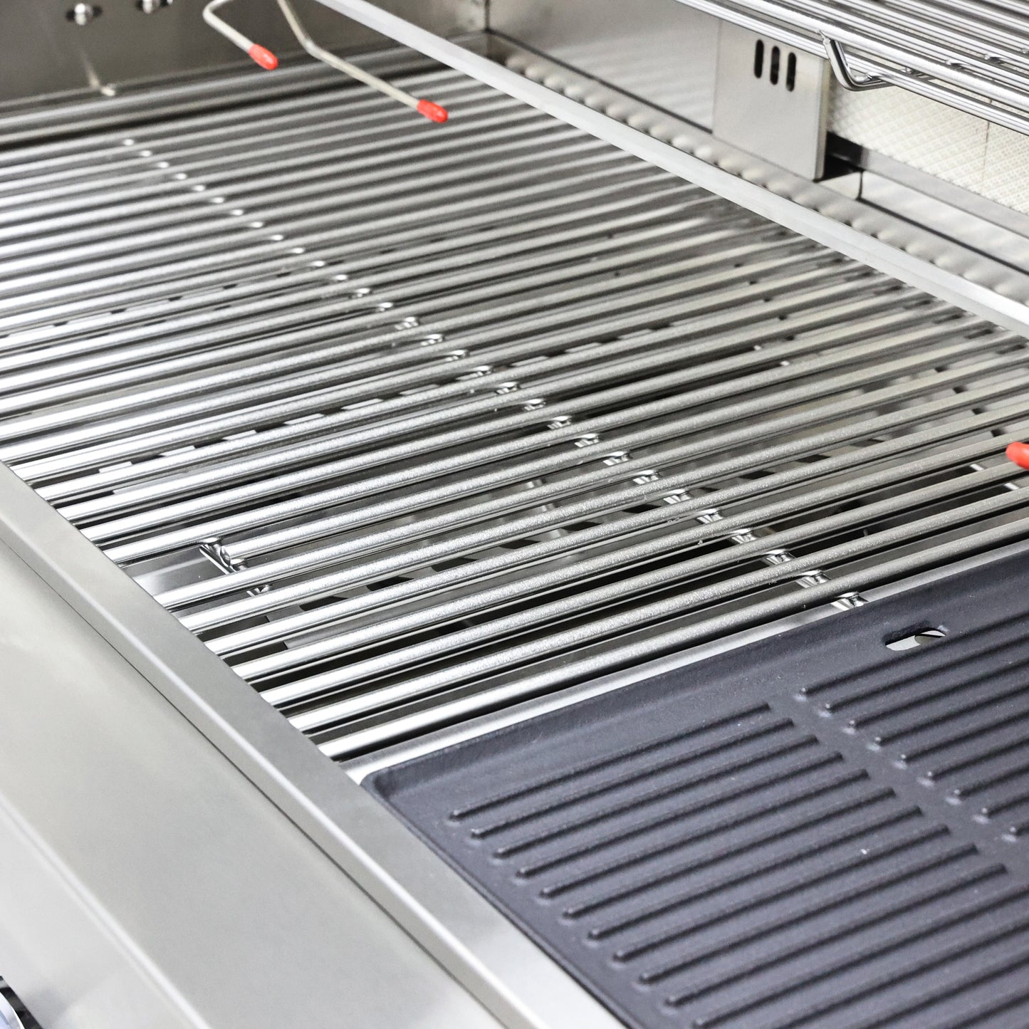 FORNO Bulnes 40-Inch BBQ, 95,000 BTU, 5 Burners, Sear & Rotisserie Infrared with Side Burner, Stainless Steel Outdoor Kitchen with 1.8 cu.ft. Beverage Center & White Sintered Stone Countertops